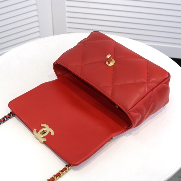 シャネルバッグ着用イメージ